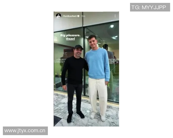 巴萨绯闻新星F阿斯拉尼现场观战加泰德比与哈维合影引关注