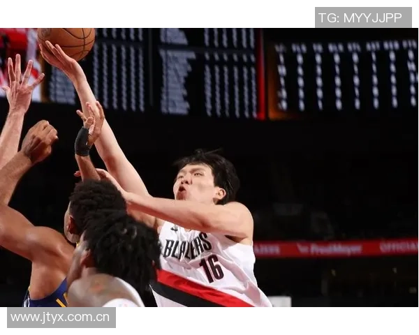 拓媒分析杨瀚森与亚当斯卡位犯规细节揭示比赛判罚争议